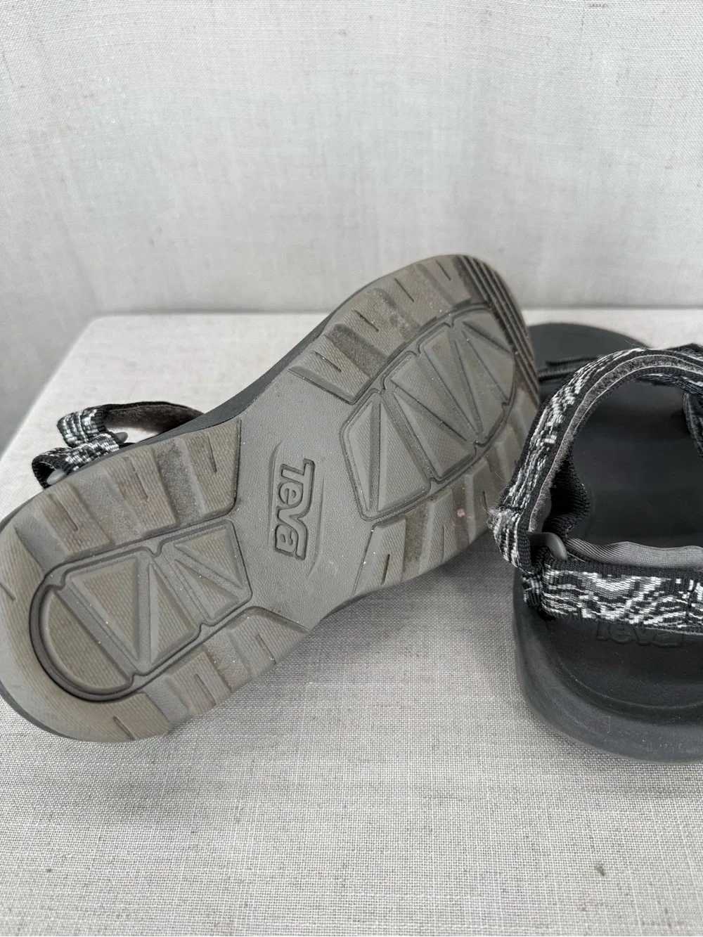 Teva Hurricane XLT2 Sandals kids sz 1Hiking Strappy Comfort Low Top Black Gray